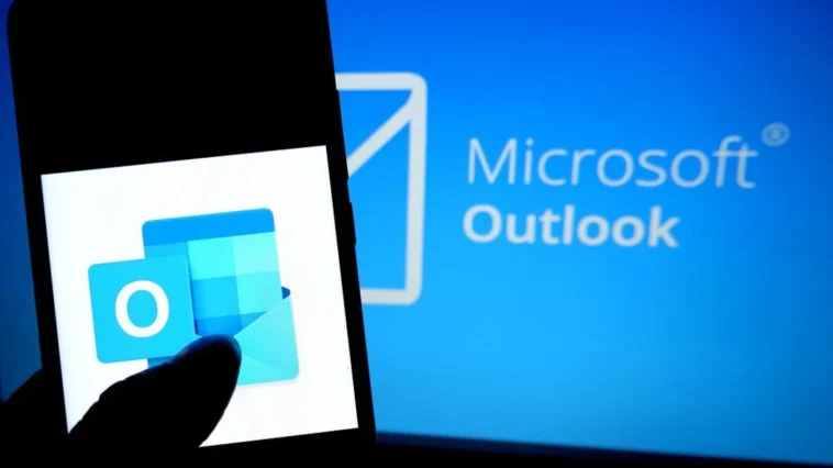 outlook logo on mobile phone